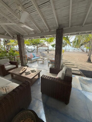 Despierta Frente al Mar: Charming House in Tolu