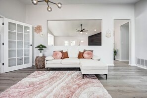 TV, fireplace