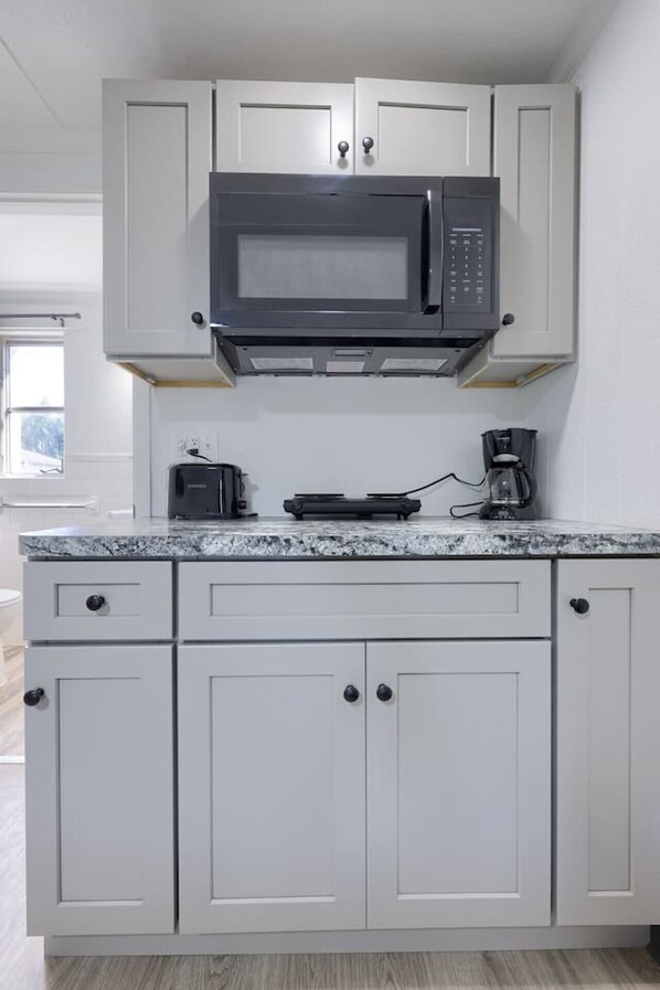 Cookware/dishes/utensils