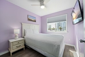 3 bedrooms, iron/ironing board, WiFi, bed sheets - South Bay 87 * Beach Chair Set Included (Destin)