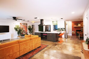 TV, ping pong - Family-friendly coastal escape • Pool • Game Room (Bradenton)