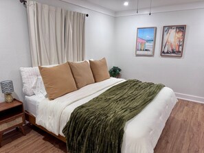 3 bedrooms, iron/ironing board, Internet, bed sheets - Family-friendly coastal escape • Pool • Game Room (Bradenton)