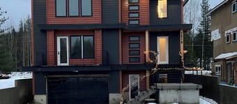 Brand New Modern Mountain Suite w/heated driveway and sidewalks