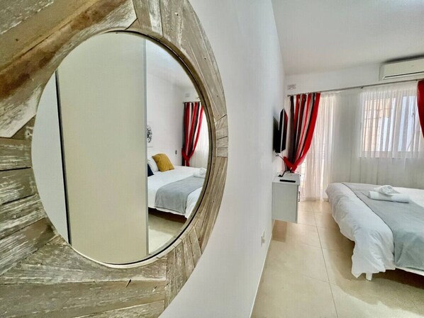 Room - The Sunset 2 bedroom apartment (Wied il-Għajn)