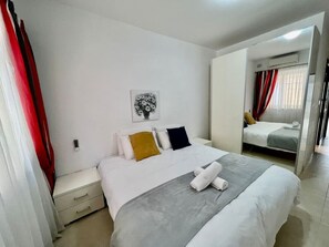 Iron/ironing board, WiFi, bed sheets - The Sunset 2 bedroom apartment (Wied il-Għajn)
