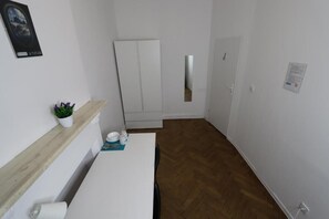 클래식 더블룸, 더블침대 1개 | 책상, 노트북 작업 공간, 다리미/다리미판, 무료 WiFi