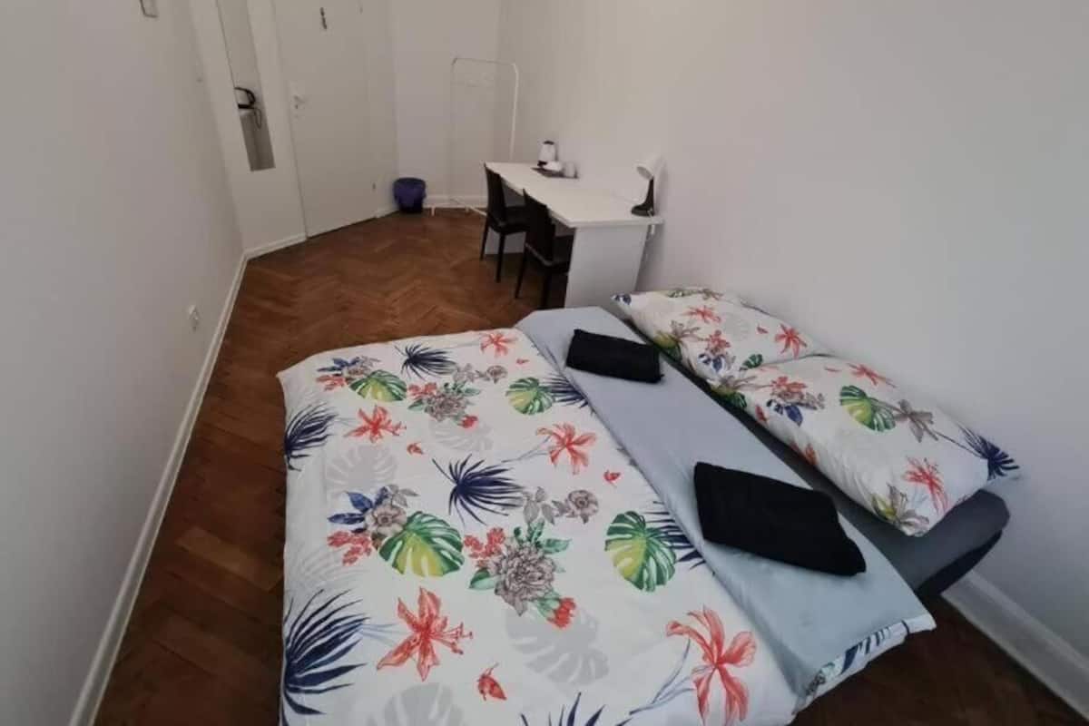 클래식 더블룸, 더블침대 1개 | 책상, 노트북 작업 공간, 다리미/다리미판, 무료 WiFi