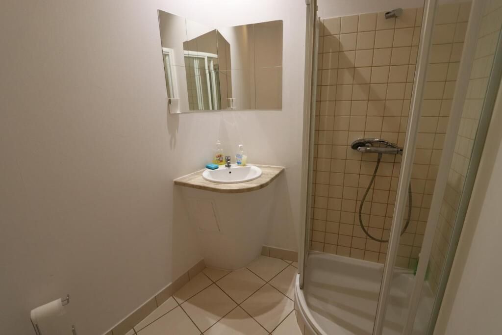 Quarto casal conforto, 1 cama de casal | Banheiro | Secador de cabelo, toalhas de banho, sabonete, papel higiênico