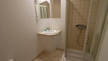 Comfort Double Room, 1 Double Bed | Bathroom | Hair dryer, towels, soap, toilet paper
