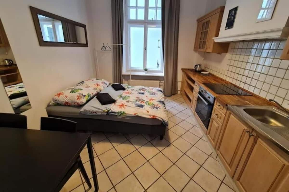 클래식 더블룸, 더블침대 1개 | 책상, 노트북 작업 공간, 다리미/다리미판, 무료 WiFi