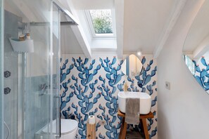 Shower, hair dryer, towels - Apartment 'Verde Mare' with Sea View, Private Terrace and Wi-Fi (Andora)