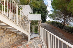 Property grounds - Apartment 'Corallo' with Sea View, Private Terrace and Wi-Fi (Andora)