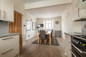 Fridge, microwave, oven, dishwasher - Bonnington House | Elie (Elie)