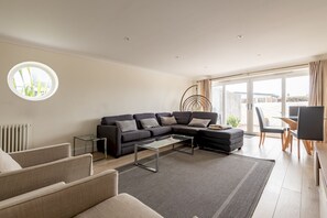 TV, DVD player - Bonnington House | Elie (Elie)