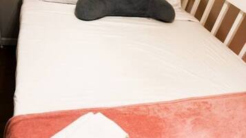 Iron/ironing board, internet, bed sheets