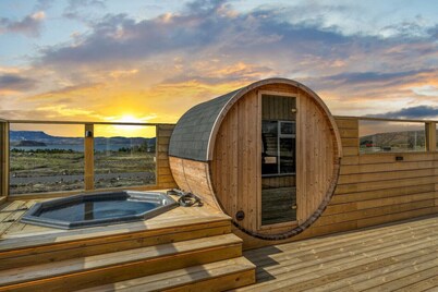 Þingvallavatn Hideaway Cabin: Hot Tub & Sauna