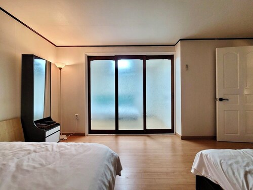 Comfortable Forum House located in the center of downtown Korea