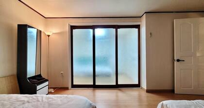 Comfortable Forum House located in the center of downtown Korea