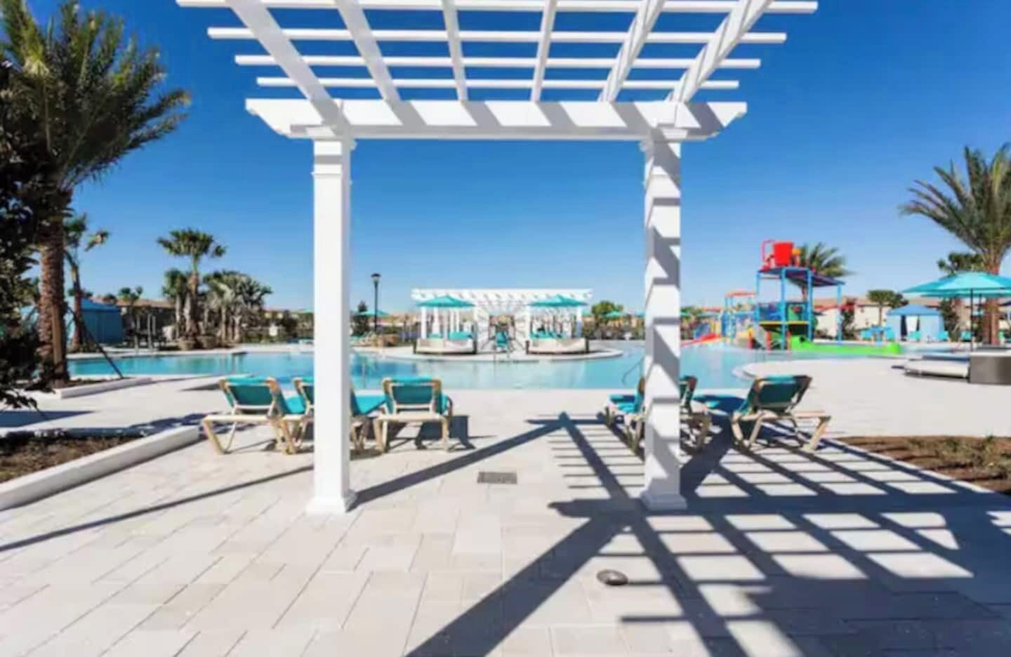 حمّام سباحة مُدفَّأ