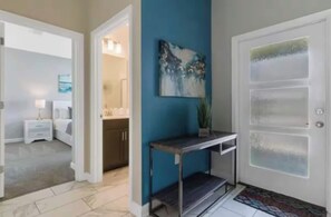 Tabla de planchar con plancha, cuna de viaje y wifi gratis 