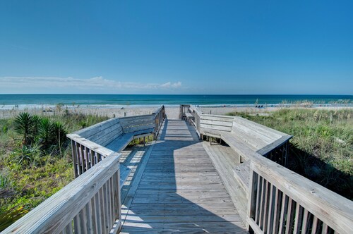 Oceanview 2BR Condo w/ Pool, Easy Beach Access, Private Deck & Relaxing Escape