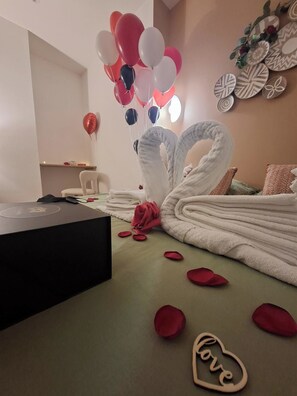Interior - Wellness Suite with Jacuzzi & Sauna, Premium Comfort in City Center (Quimper)