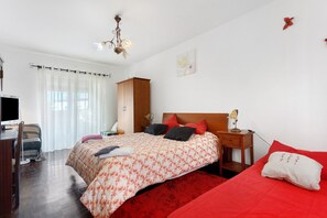 Iron/ironing board, WiFi, bed sheets