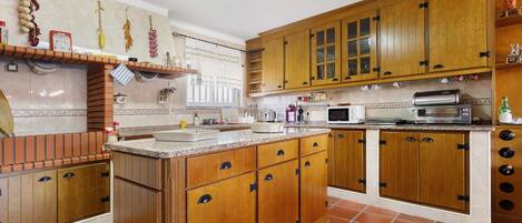 雪櫃、微波爐、焗爐、爐具