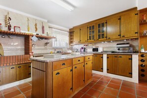 冰箱、微波炉、烤箱、炉灶