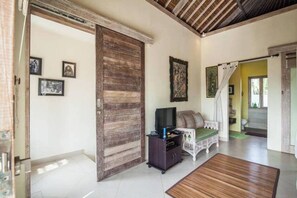 Living area - Hibiscus/Upper Suite/Ubud/Pool/AC (Bali)