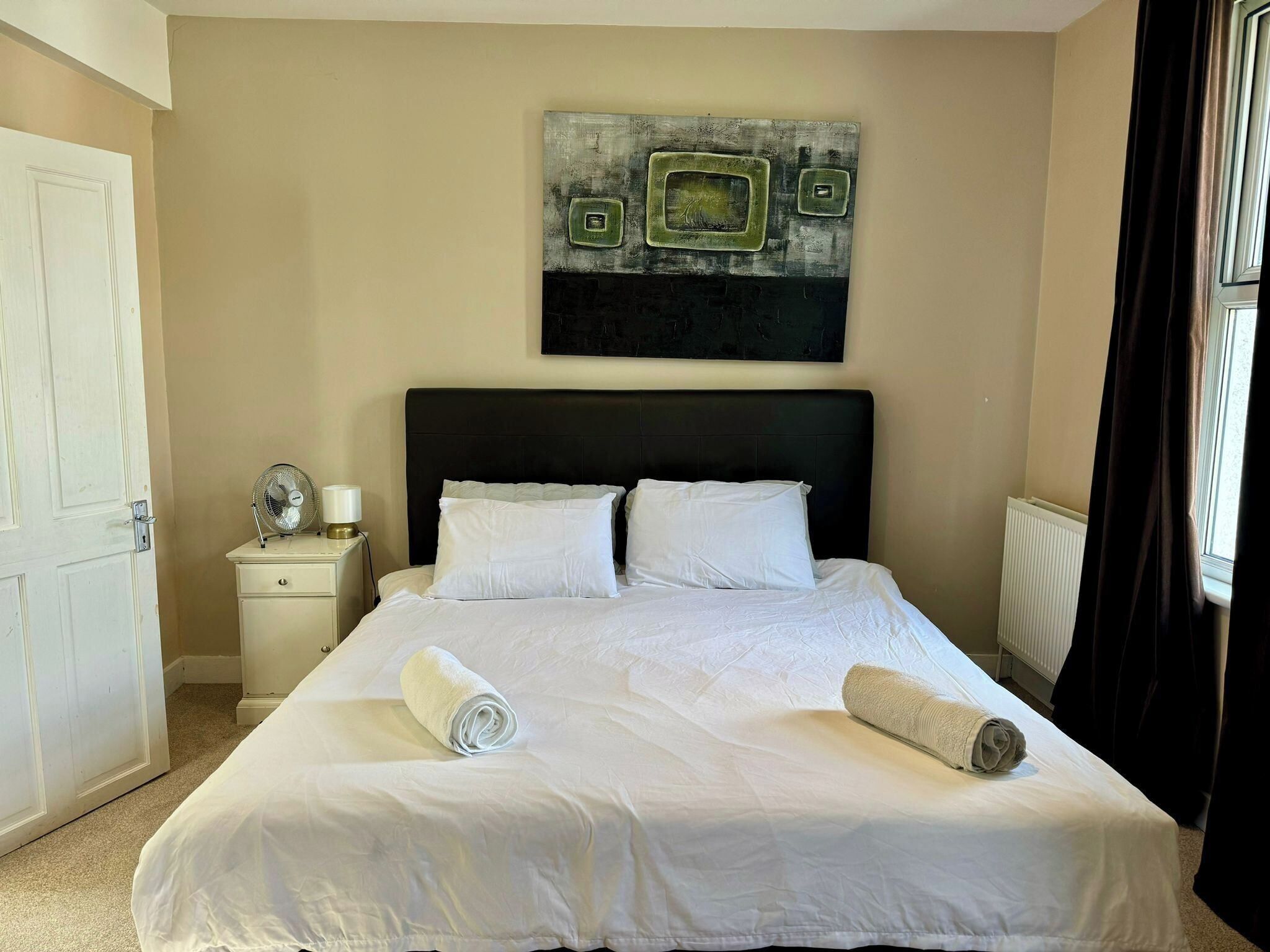 2 bedrooms, iron/ironing board, free WiFi, bed sheets
