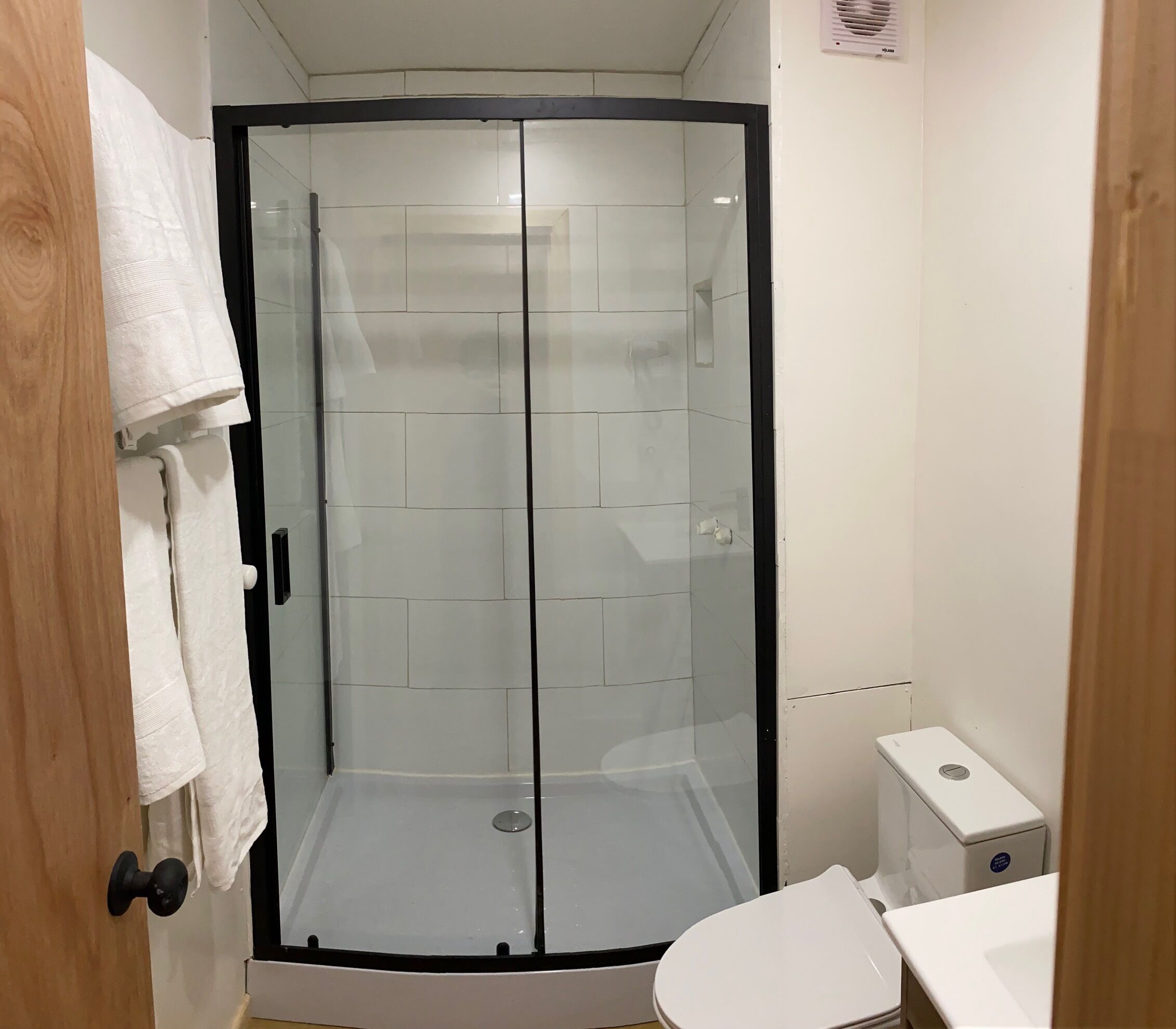 Superior Double Room, Park View | Bathroom | Shower, free toiletries, hair dryer, towels