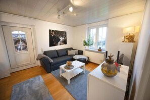 Fernseher, DVD-Player, Stereoanlage