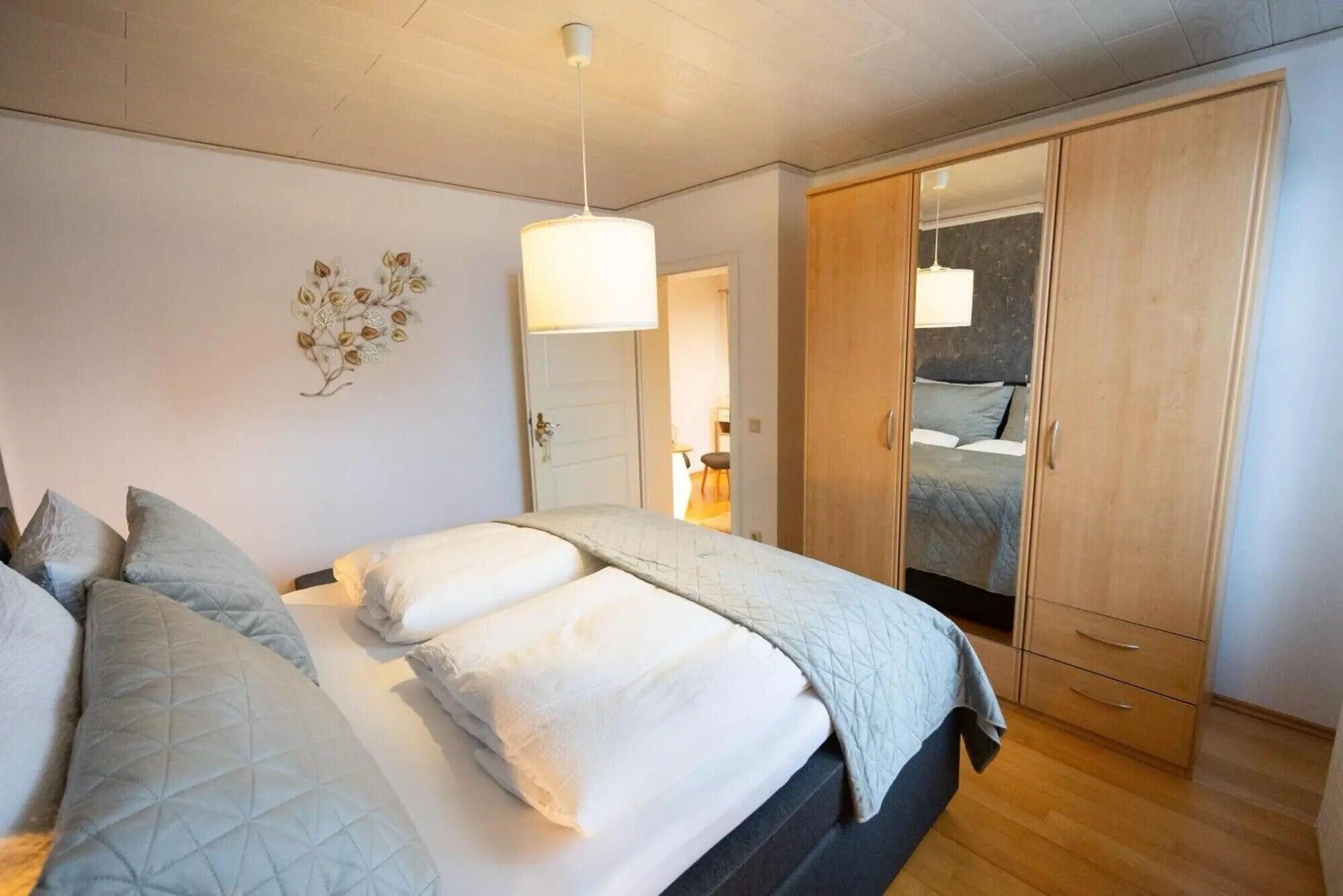 WiFi, bed sheets, wheelchair access