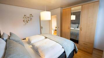 WiFi, bed sheets, wheelchair access