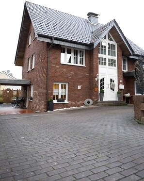 Exterior - Apartment 'Menden' with Private Terrace and Wi-Fi (Menden)