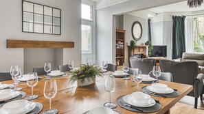 Dining - High Peaks Villa (Buxton)