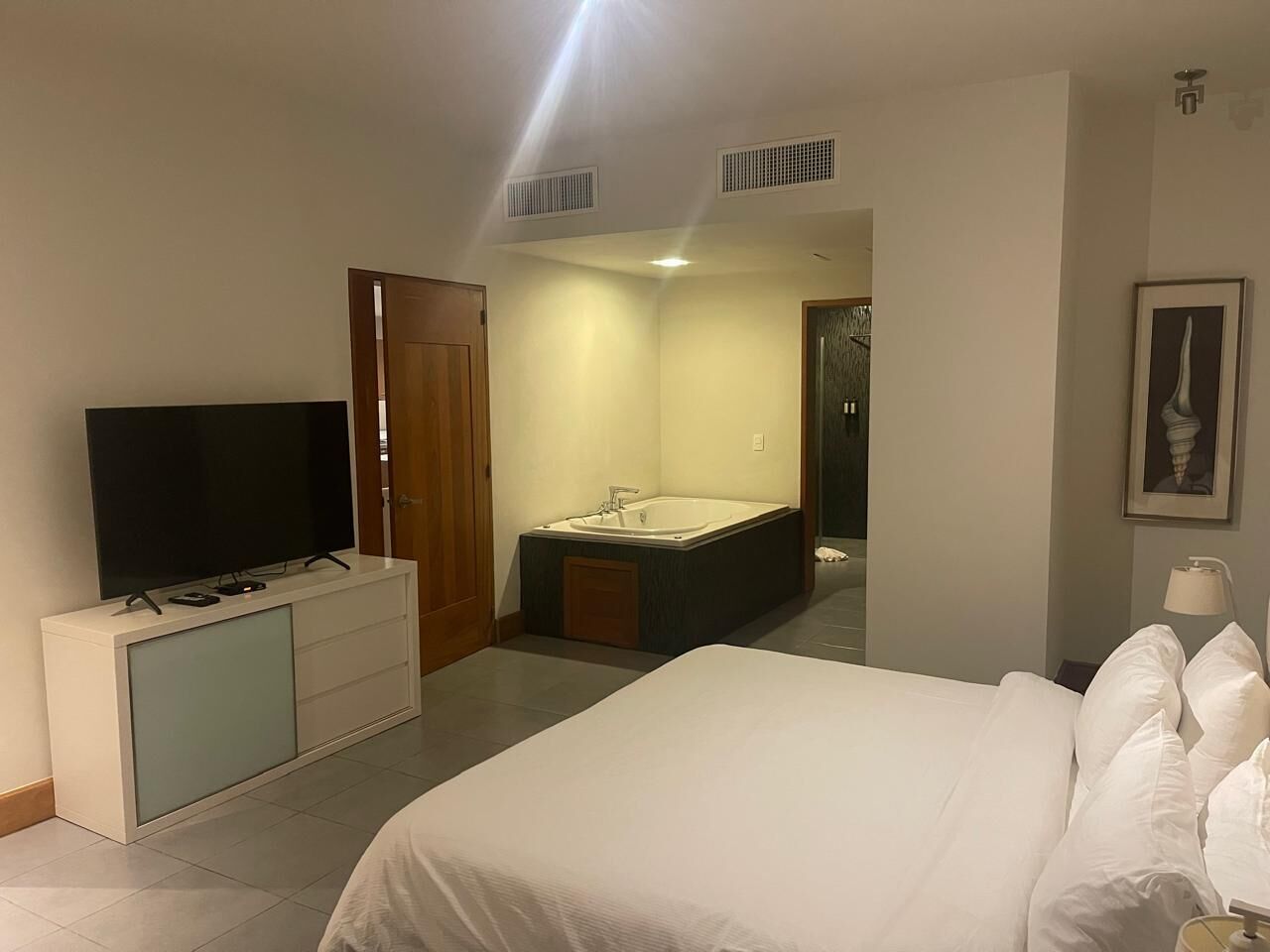 مكواة/لوح كي وواي فاي وملاءات أسرّة