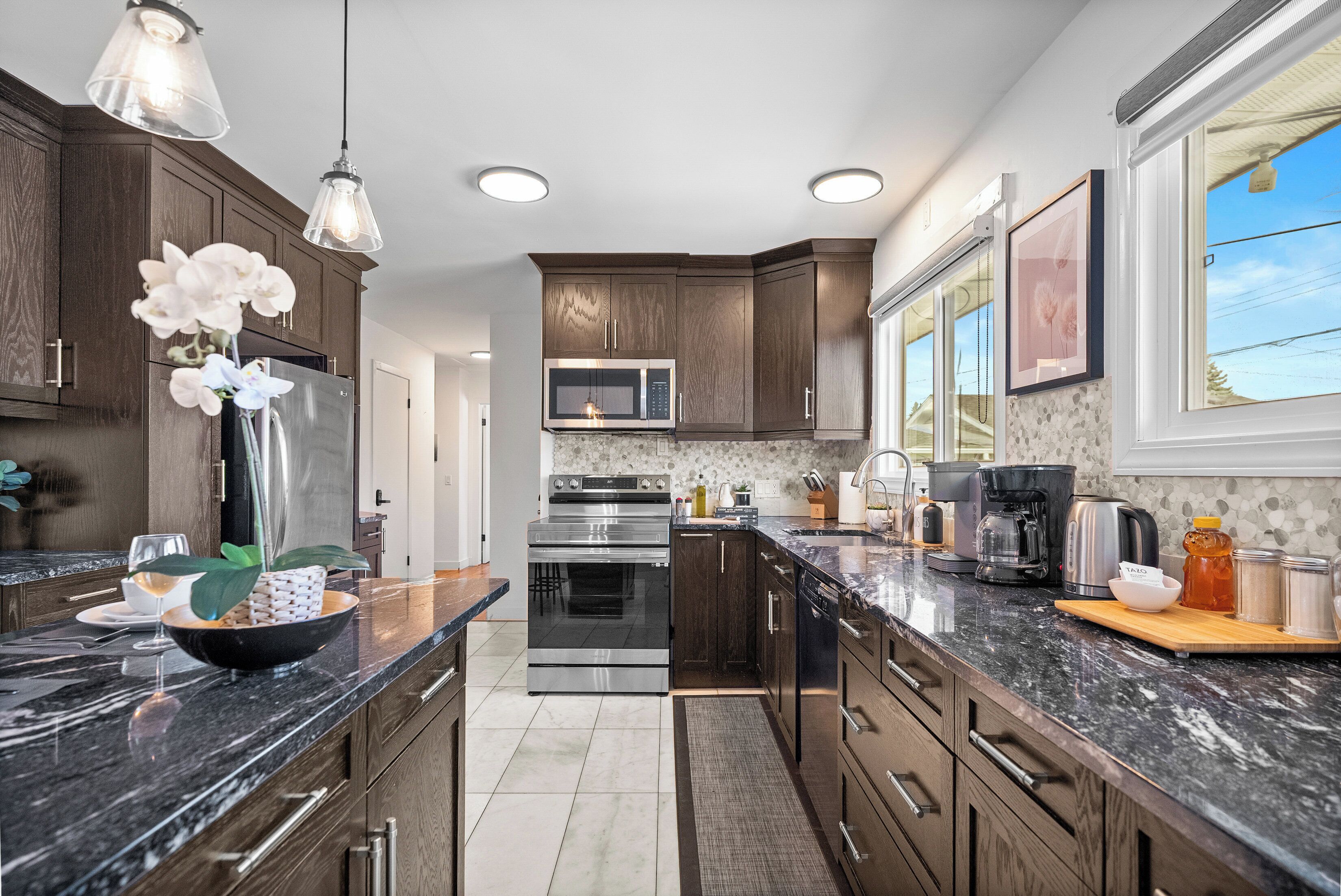 Refrigerador, microondas, horno y parrilla de estufa 