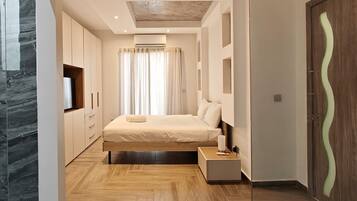 Silitysrauta/-lauta, Wi-Fi, vuodevaatteet