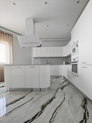 Fridge, microwave, oven, stovetop - Blu Sky 2 bedroom apartment (Safi)