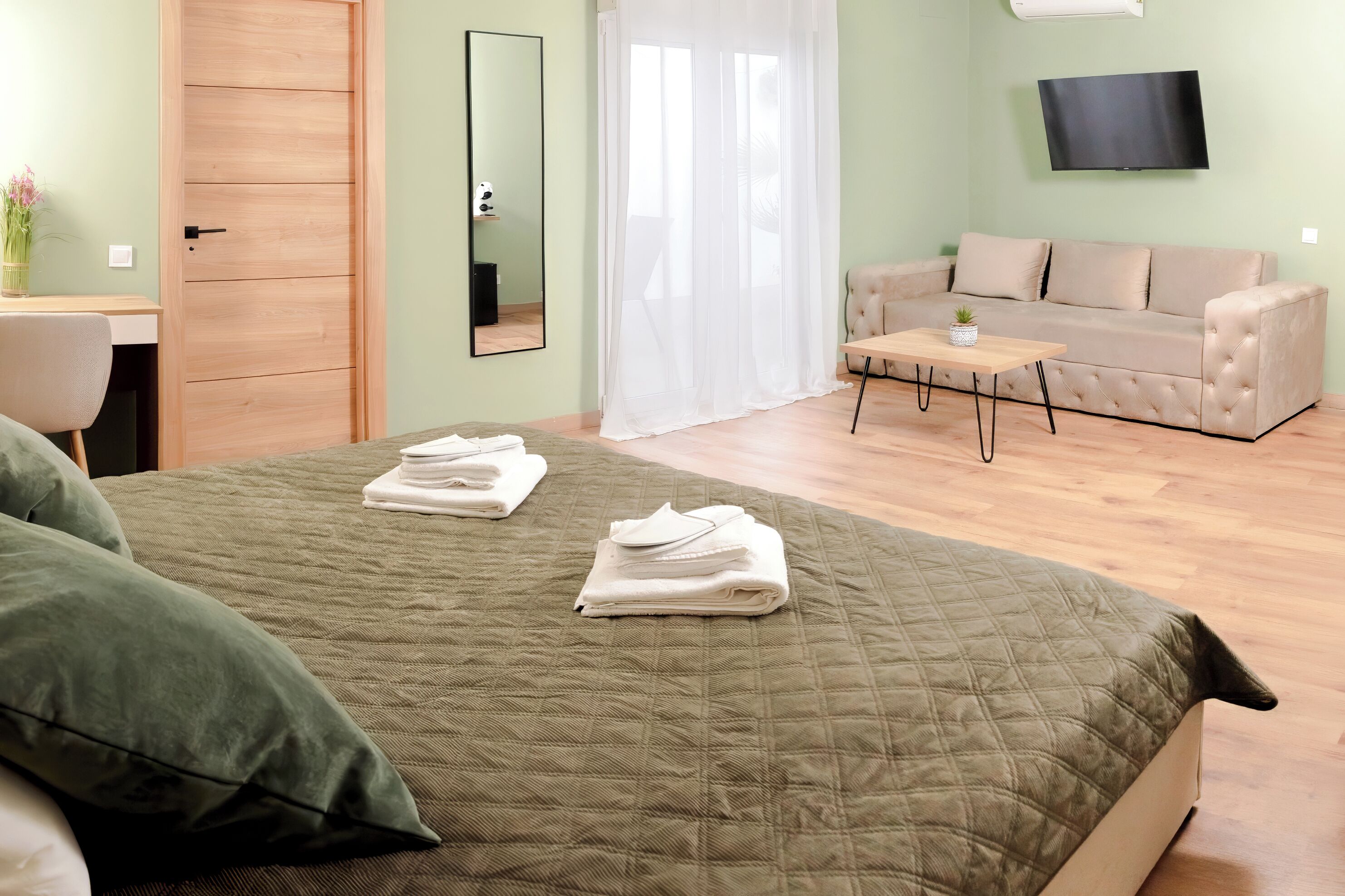 Luxe kamer | Een kluis op de kamer, verduisterende gordijnen