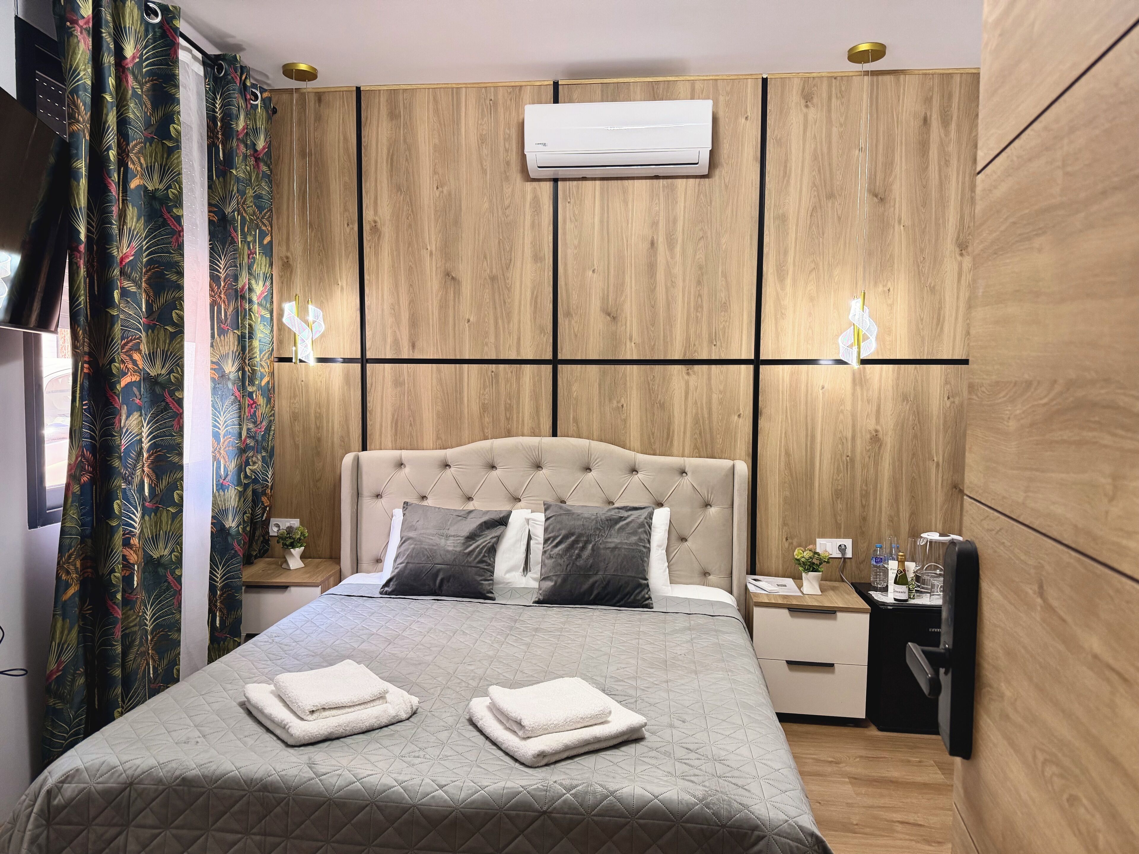 Basic Room, Mobility Accessible | In-room safe, blackout drapes, iron/ironing board, free WiFi