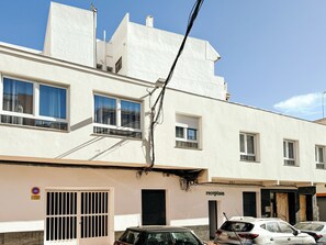 Vista frontal de la propiedad