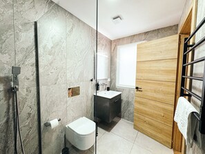 Shower, slippers, towels, soap - VITA VERDE (Torrevieja)