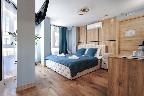 Deluxe Room | Peti besi dalam bilik, langsir/tirai gelap terus