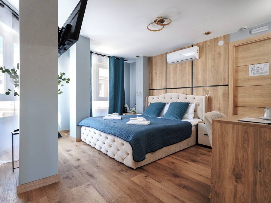 Deluxe Room | In-room safe, blackout curtains, iron/ironing board, free WiFi