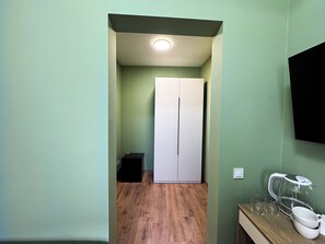 Standaard tweepersoonskamer | Een kluis op de kamer, verduisterende gordijnen