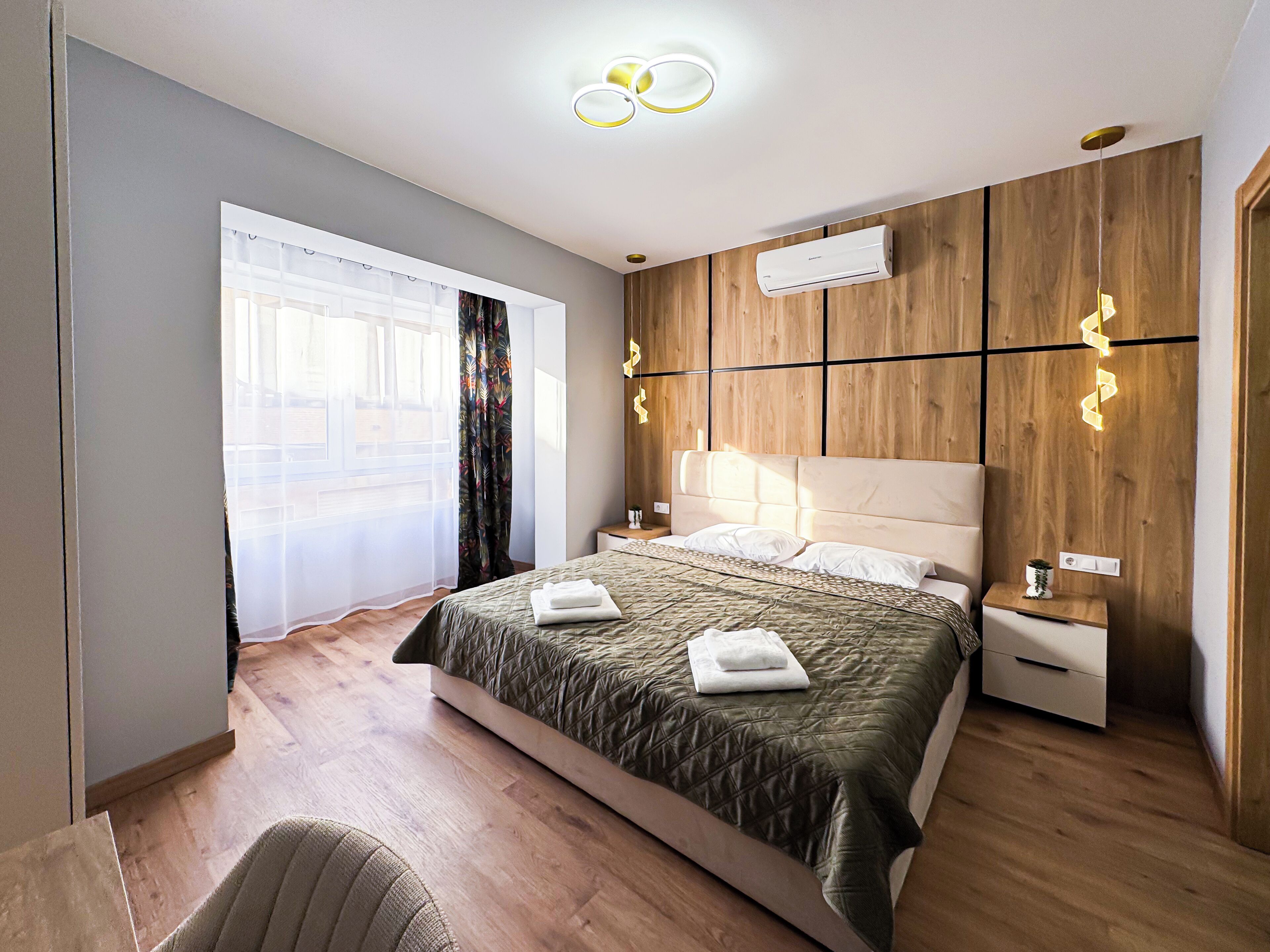 Superior-huone | Tallelokero huoneessa, pimennysverhot, silitysrauta/-lauta