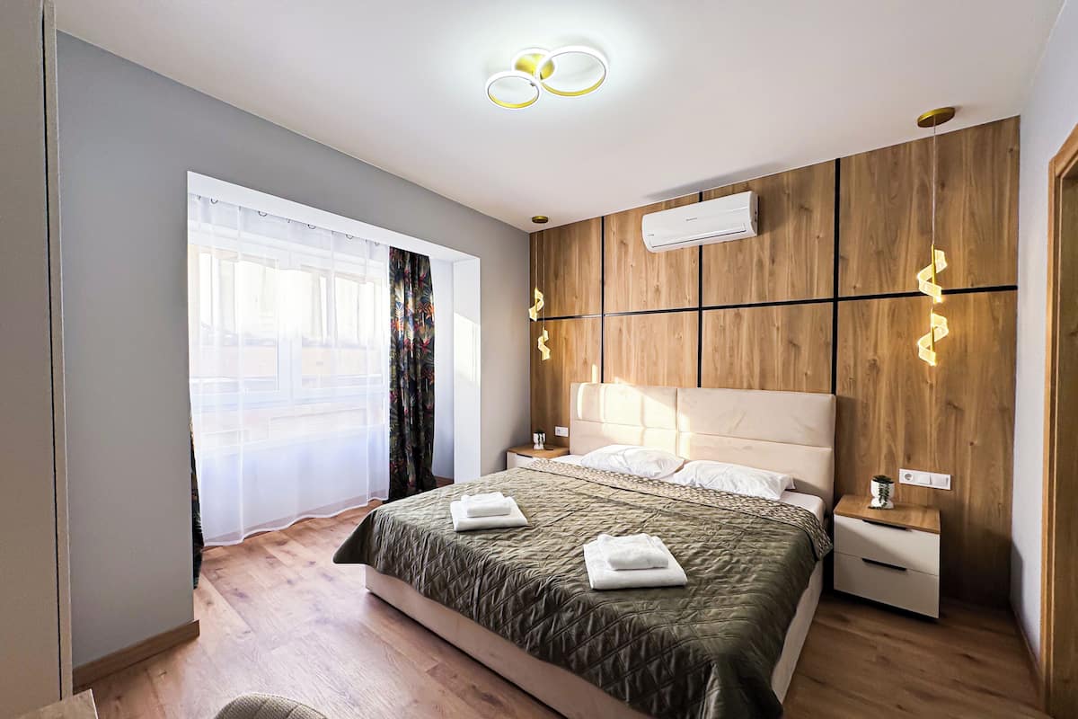 Superior-huone | Tallelokero huoneessa, pimennysverhot, silitysrauta/-lauta